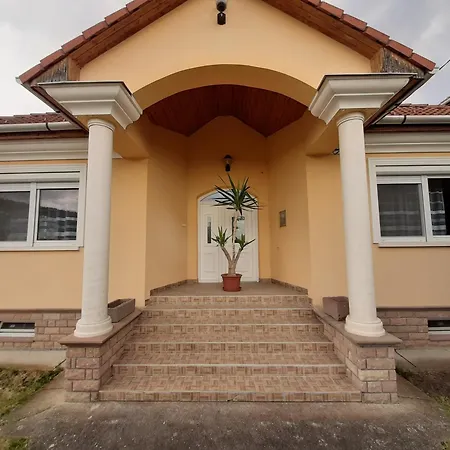 Zoli Vendeghaz Holiday home