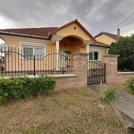 Zoli Vendeghaz Ferienhaus *